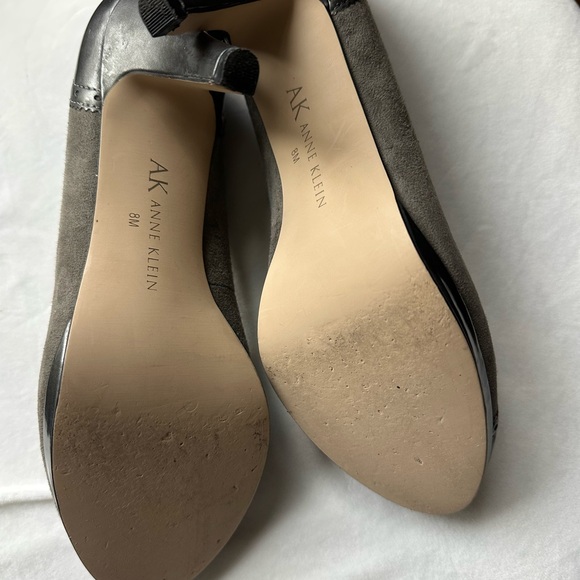 Anne Klein high heels. - Picture 3 of 5